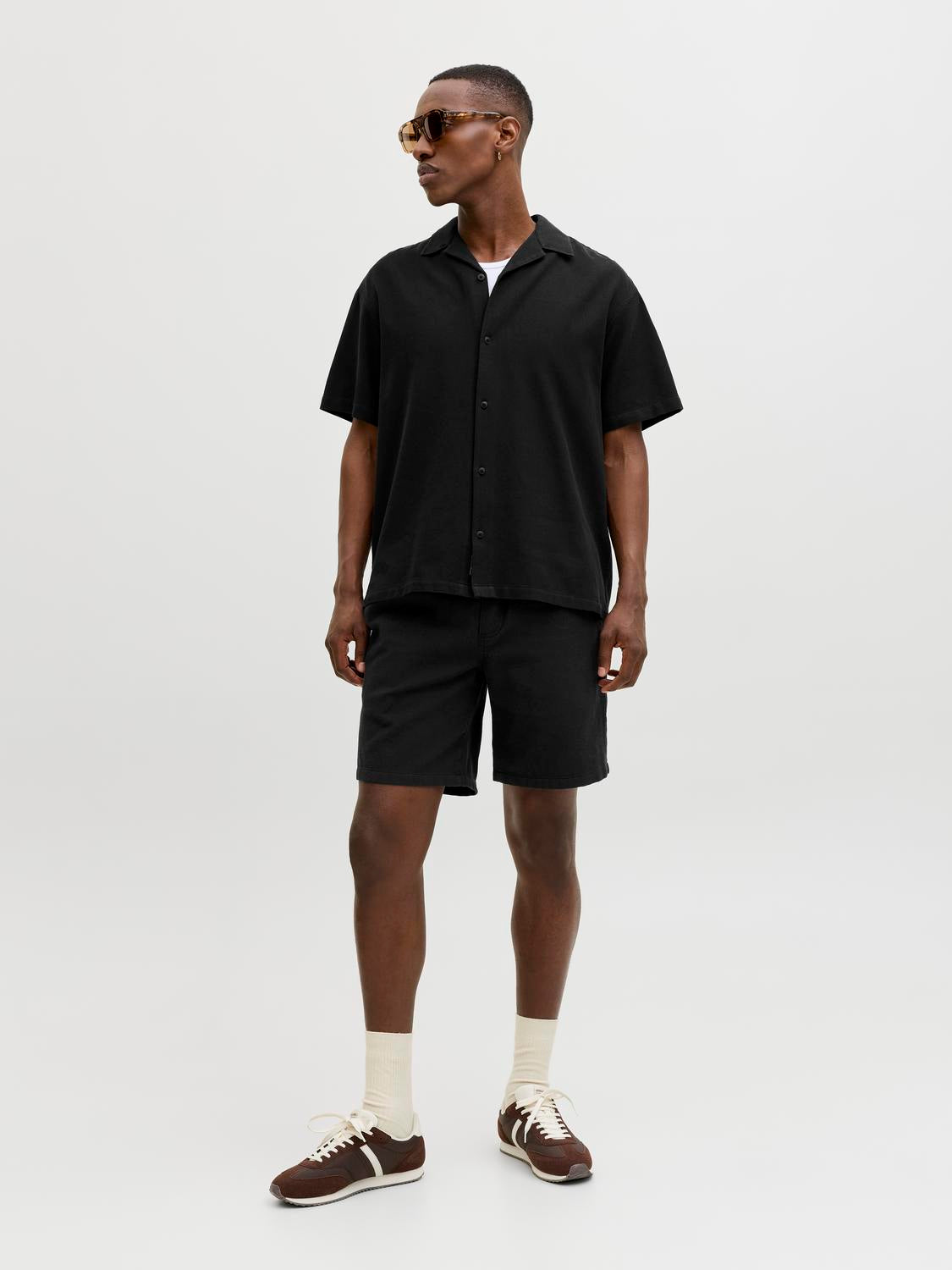 model_shot-front_full